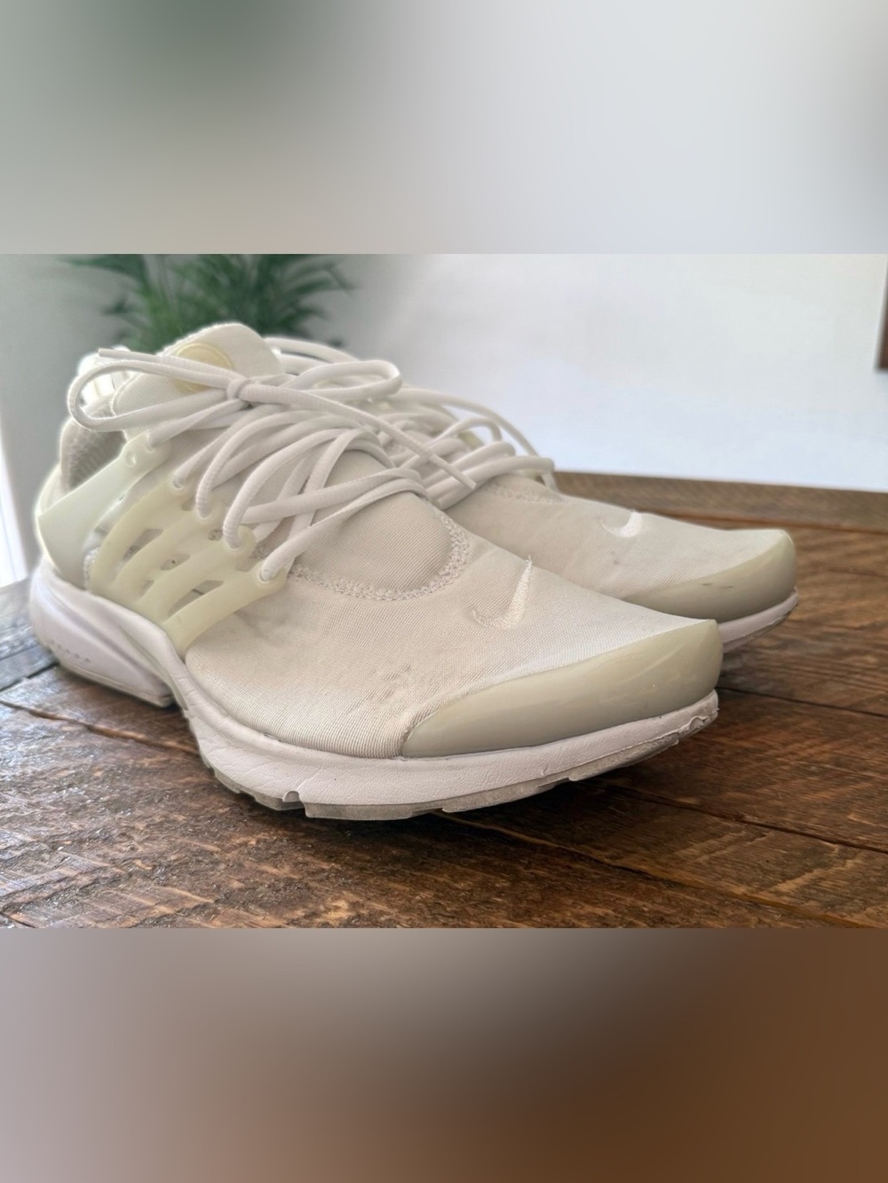 Men’s Nike White Lace-Up Athletic Sneakers (Size 12)